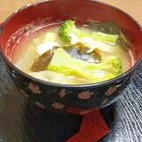 ブロッコリーと豆腐の味噌汁